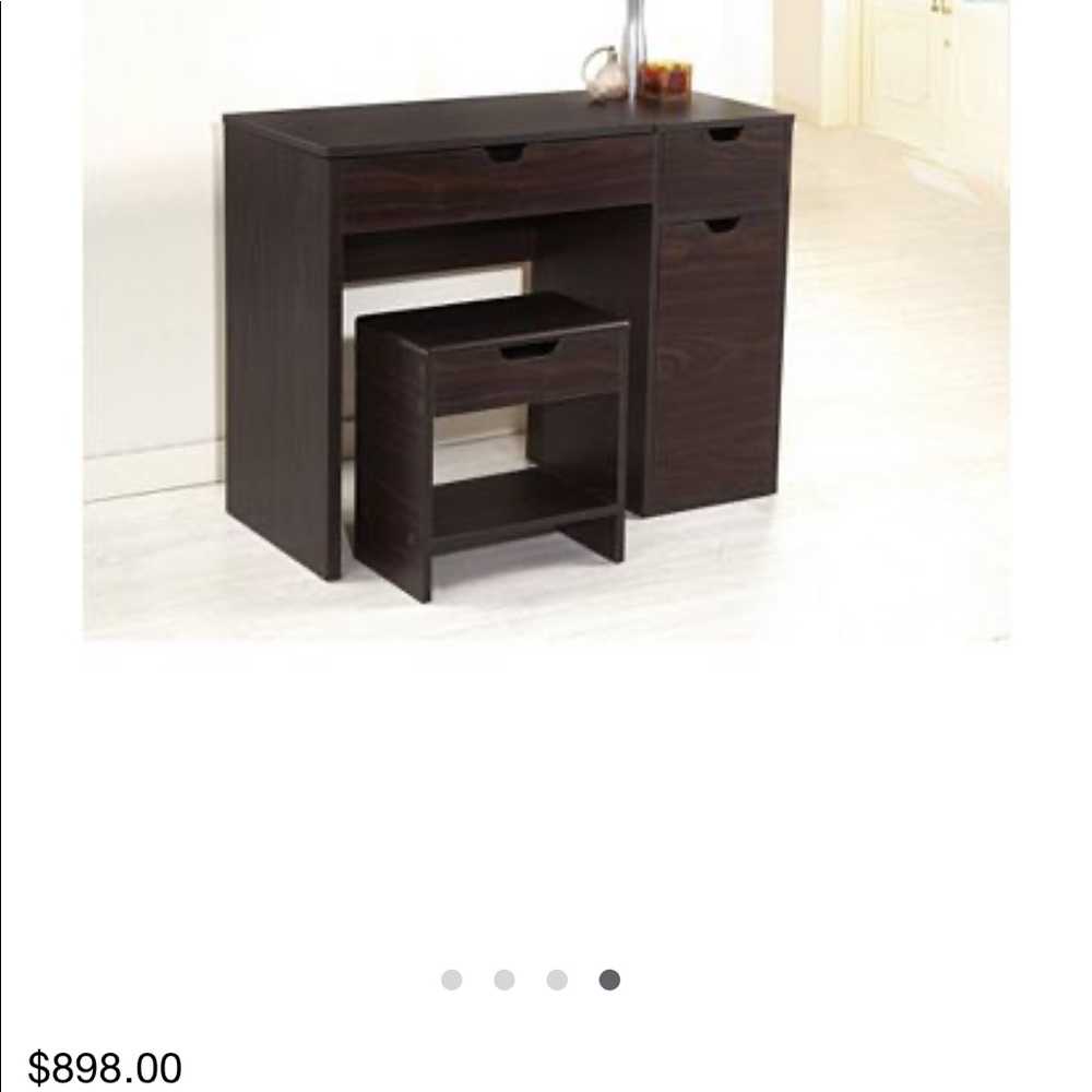 Makeup vanity